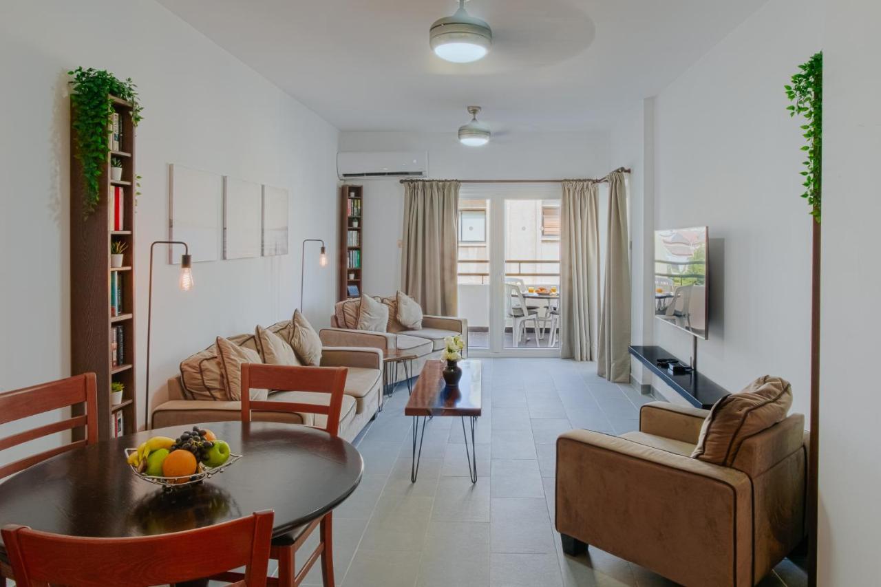 Lazaros Centre Apartment Larnaca Esterno foto