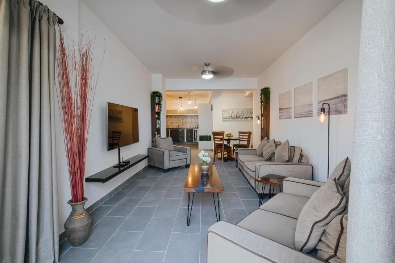 Lazaros Centre Apartment Larnaca Esterno foto