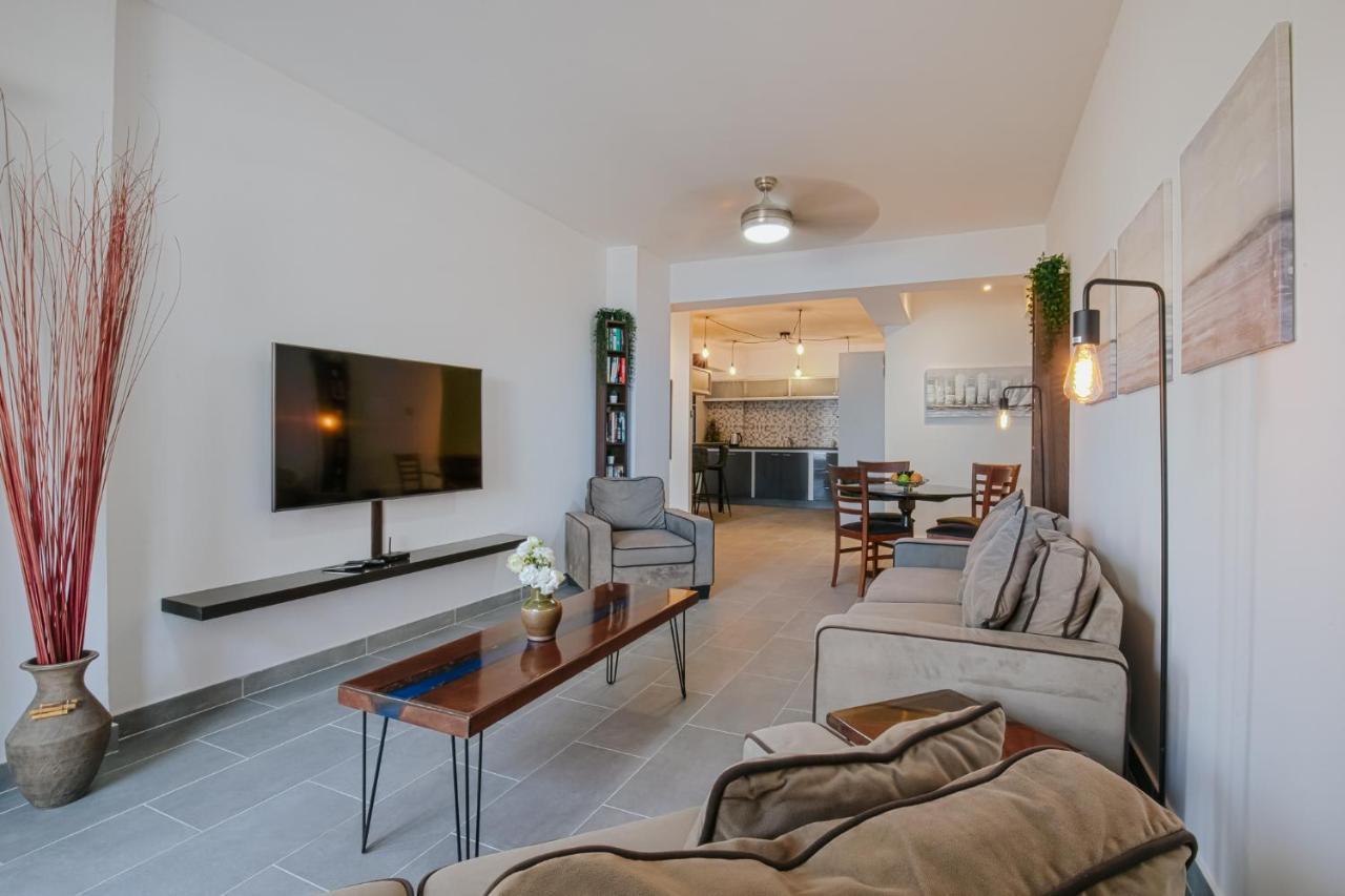 Lazaros Centre Apartment Larnaca Esterno foto